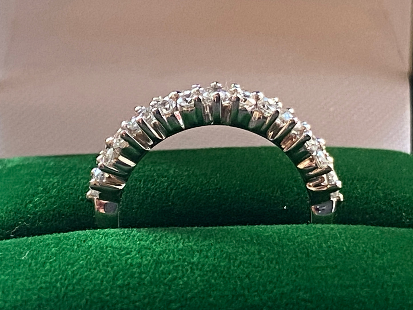 Platin-Ewigkeitsring mit 0,75 ct Diamantblume (Größe J)