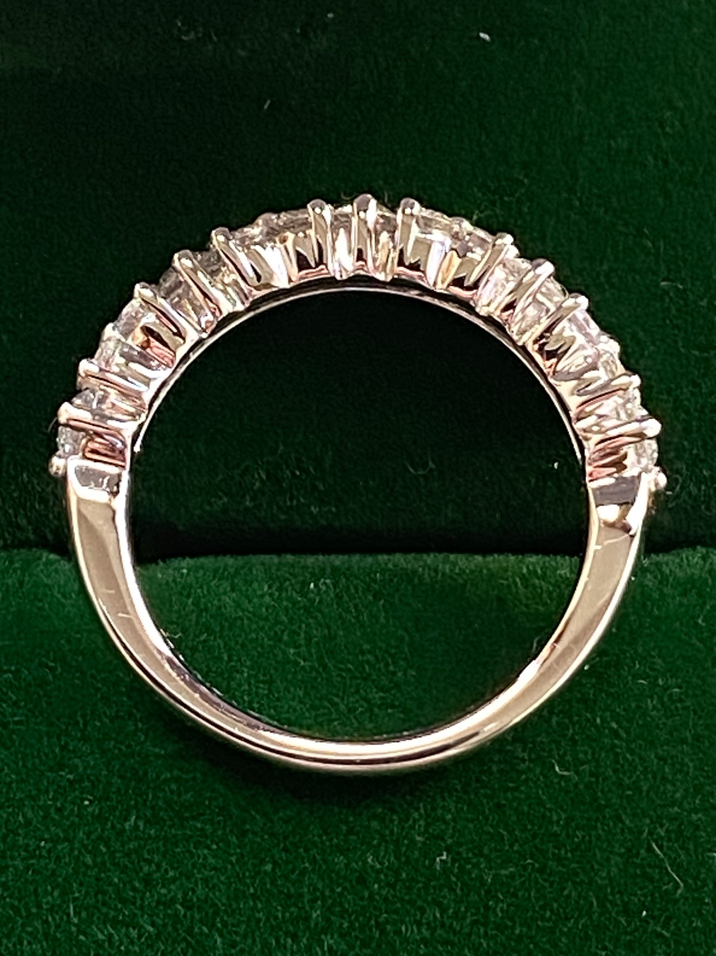 Platin-Ewigkeitsring mit 0,75 ct Diamantblume (Größe J)