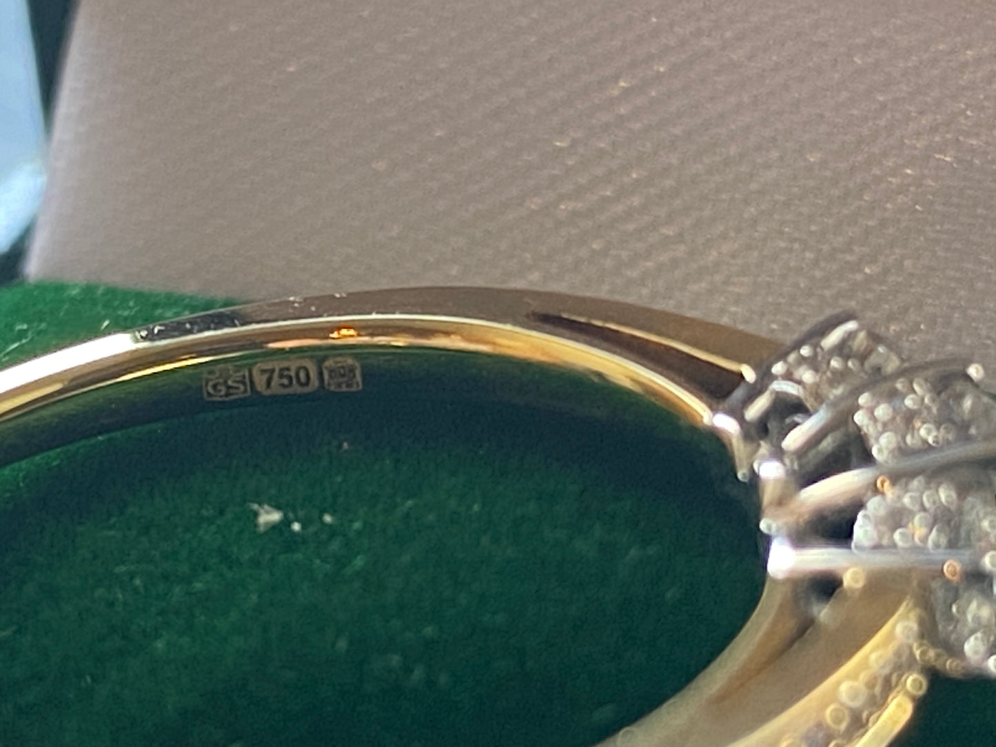 Trilogy-Verlobungsring aus 18-karätigem Gelbgold und Diamanten, 0,5 CTW (Größe Q)