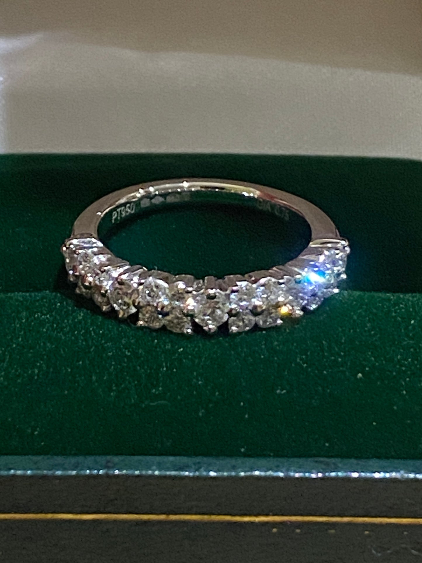Platin-Ewigkeitsring mit 0,75 ct Diamantblume (Größe J) 