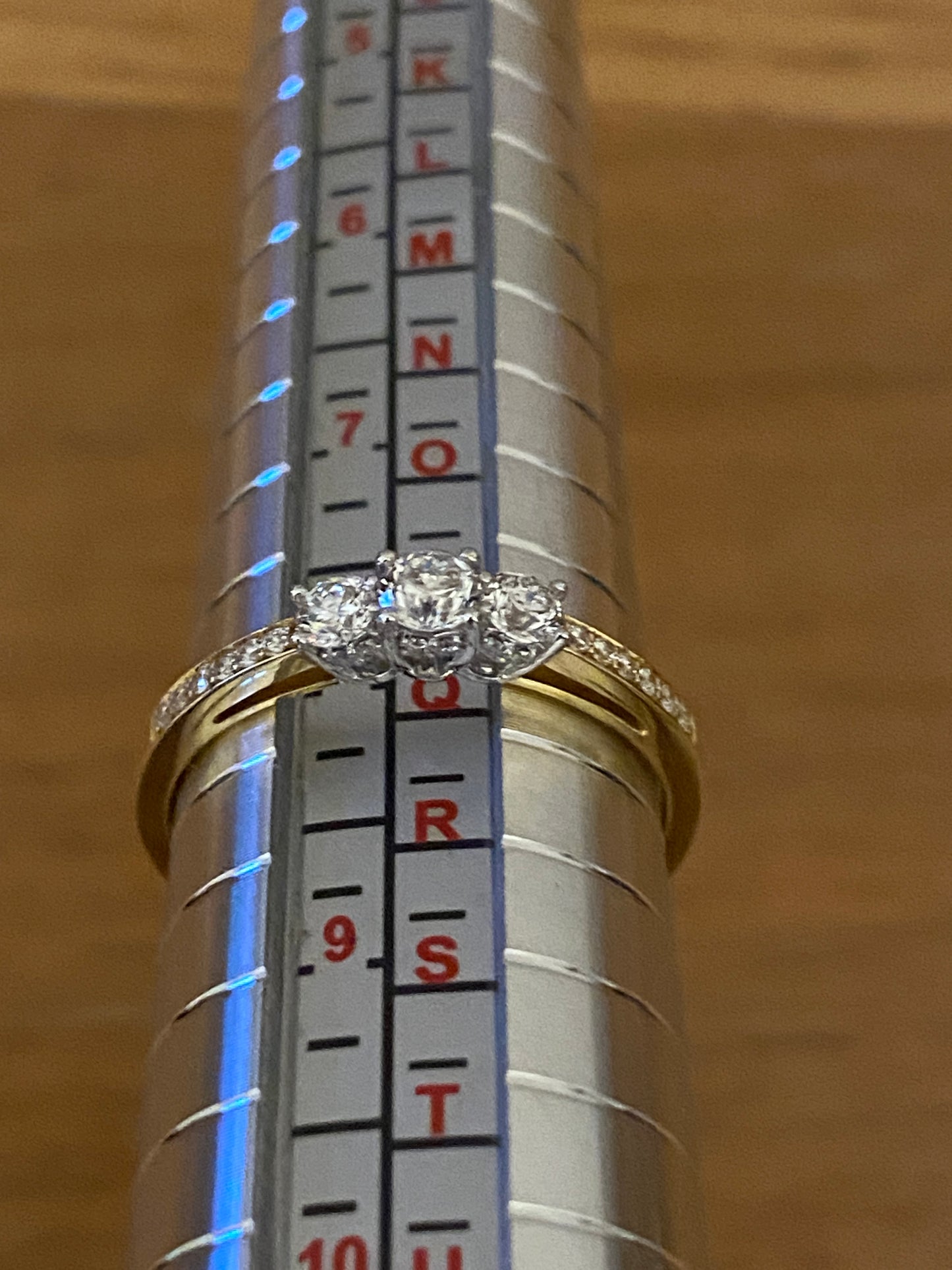 Trilogy-Verlobungsring aus 18-karätigem Gelbgold und Diamanten, 0,5 CTW (Größe Q)