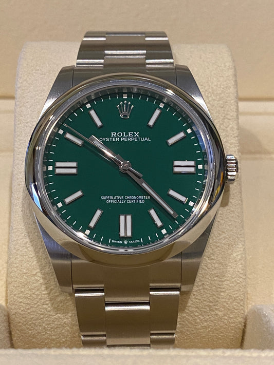 Rolex Oyster Perpetual 41 124300 Green Dial 2023 Full Set | Warranty 2028