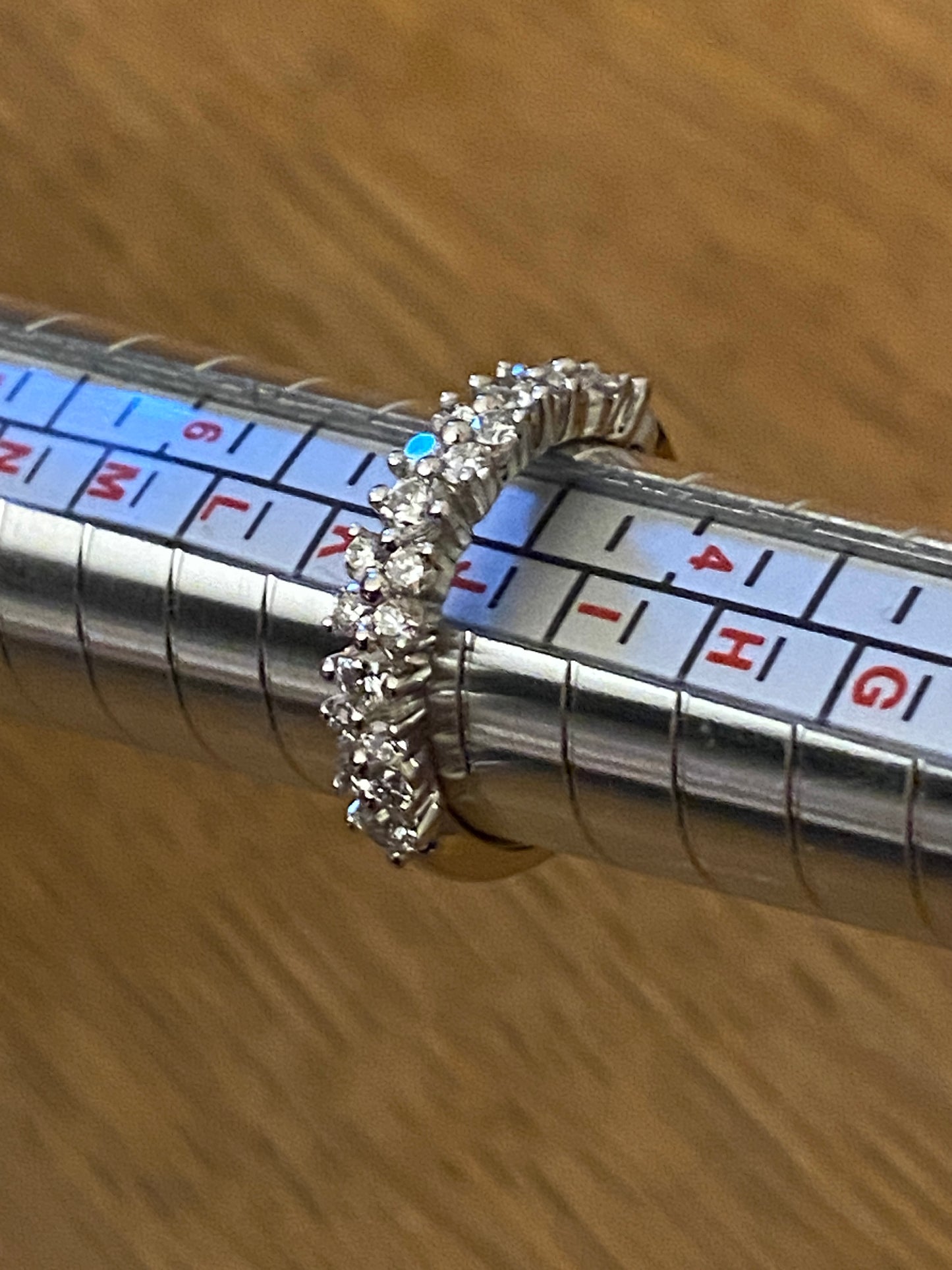 Platin-Ewigkeitsring mit 0,75 ct Diamantblume (Größe J) 