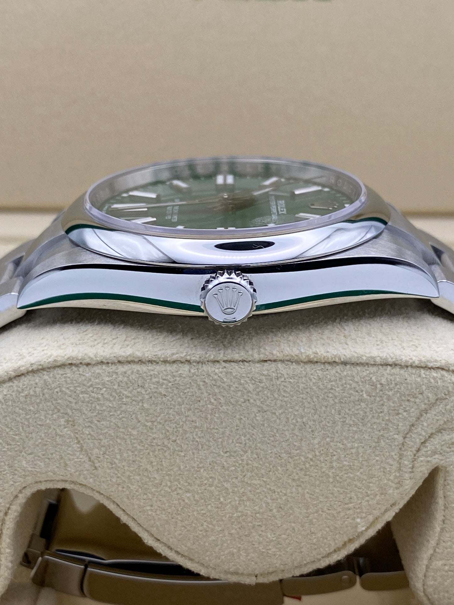 Rolex Oyster Perpetual 41 124300 Green Dial 2023 Full Set | Warranty 2028